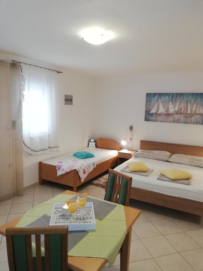 פרימוסטן Apartmani Slavka מראה חיצוני תמונה
